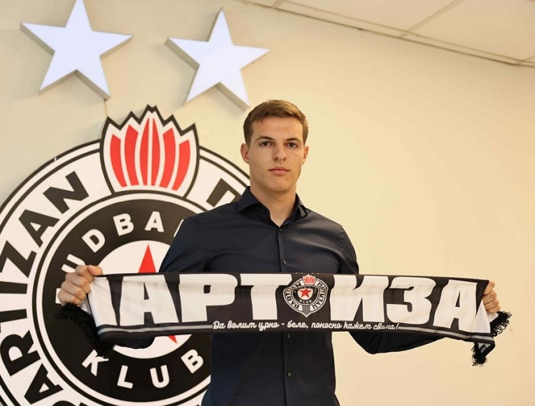 开云体育-意天空:米兰报价450万欧求购安德烈·科斯蒂奇,对方要价1200万