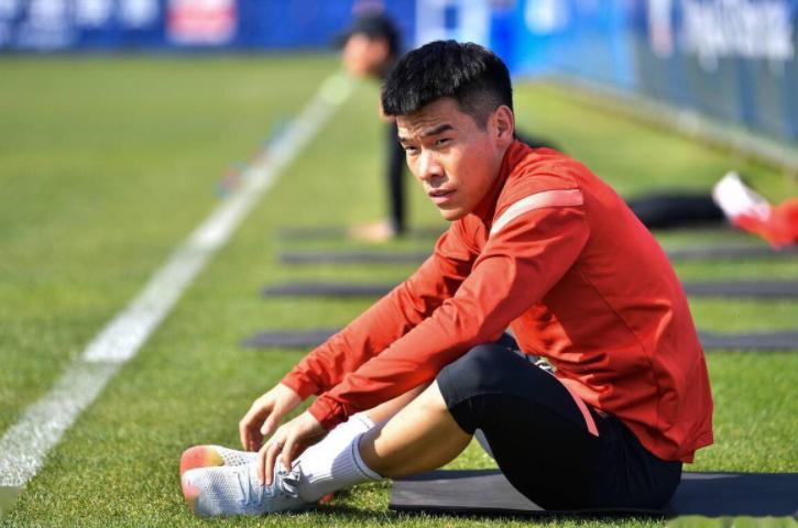 开云娱乐-他上赛季津门虎被寄予厚望,如今一分钟没踢,就被官宣离队走人